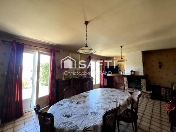Pavillon 5 chambres dans le centre de DANGE SAINT ROMAIN