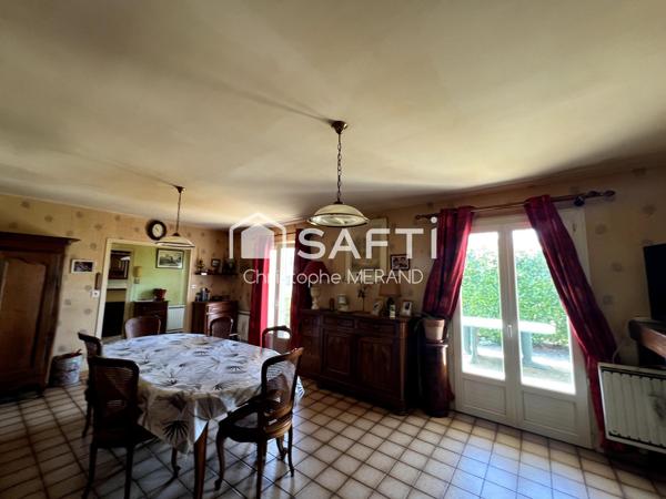 Pavillon 5 chambres dans le centre de DANGE SAINT ROMAIN