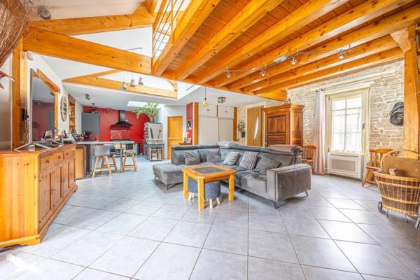 Maison à vendre |  Mauzé-sur-le-Mignon |  6 pièces | 145 m²