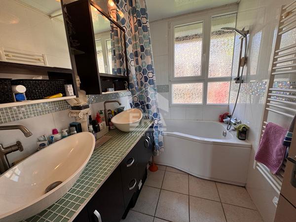 Maison Laragne Monteglin 5 pièce(s) 93.5 m2