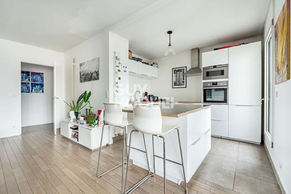 APPARTEMENT 5 PIECES EN DERNIER ETAGE AVEC TERRASSE, PARKINGS ET CAVE