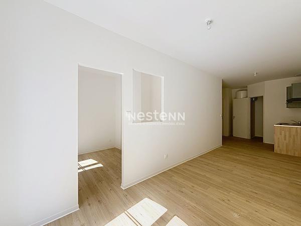 Studio refait à neuf - 2ème étage - proche du Campus Mailly 32.22 m2