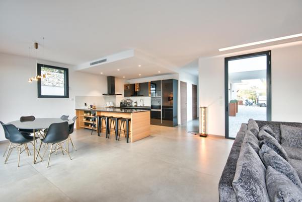 Maison à vendre  5 pièces - 183 m2 TOURRETTE LEVENS - 06