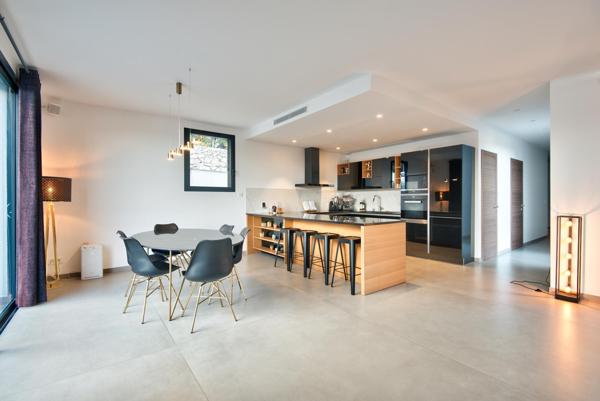 Maison à vendre  5 pièces - 183 m2 TOURRETTE LEVENS - 06