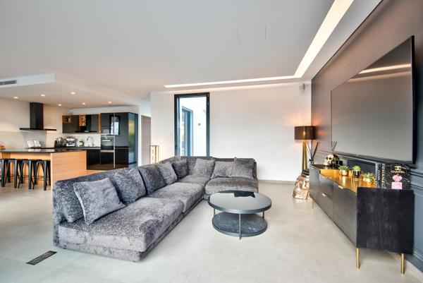 Maison à vendre  5 pièces - 183 m2 TOURRETTE LEVENS - 06