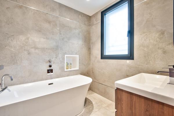 Maison à vendre  5 pièces - 183 m2 TOURRETTE LEVENS - 06