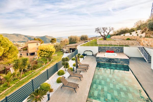 Maison à vendre  5 pièces - 183 m2 TOURRETTE LEVENS - 06