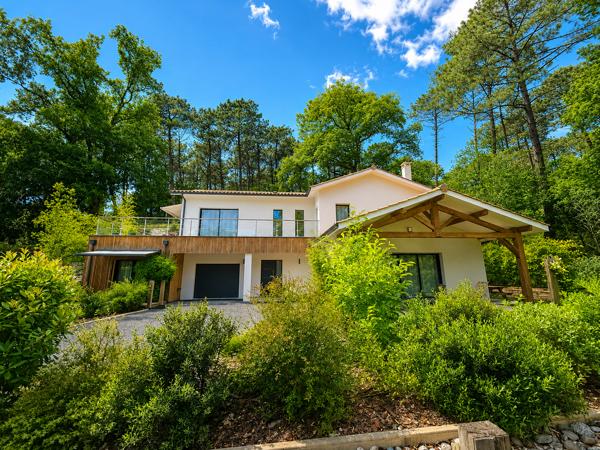 Maison
         7 pièces
        - 207 m² Bien prestige