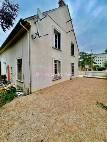 Immeuble à vendre de 242 m²