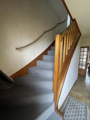 Maison au calme avec grand terrain et beau potentiel