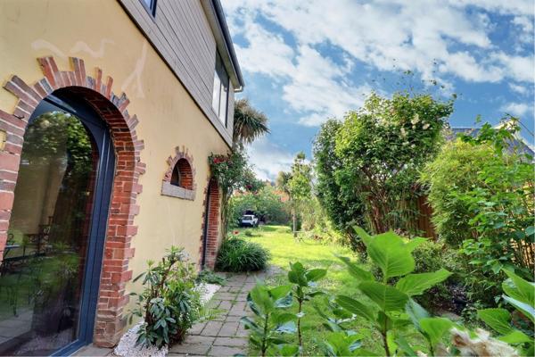 Landerneau (29800) LANDERNEAU MAISON DE VILLE DE CARACTERE DE 295 m2 JARDIN ARBORE 539 m2