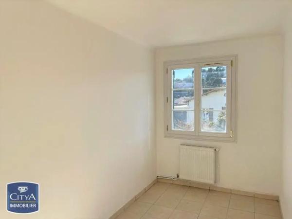 Appartement à louer 4 pièces 69.32m² Peyrolles-en-Provence (13860)