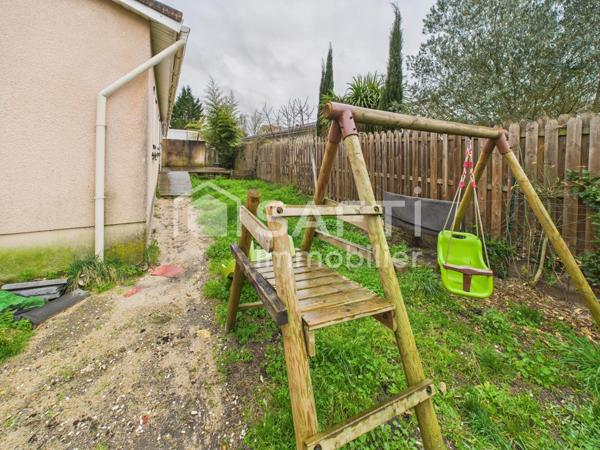 Maison de plain-pied, jardin, proche du centre.