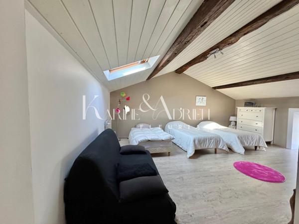 MAISON EN PIERRE DE 216 m2 4 chambres piscine et dépendances