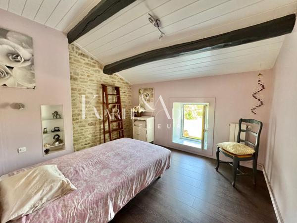 MAISON EN PIERRE DE 216 m2 4 chambres piscine et dépendances