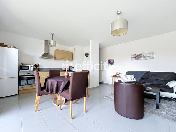 Appartement
         3 pièces
        - 61 m² 169 800 € *