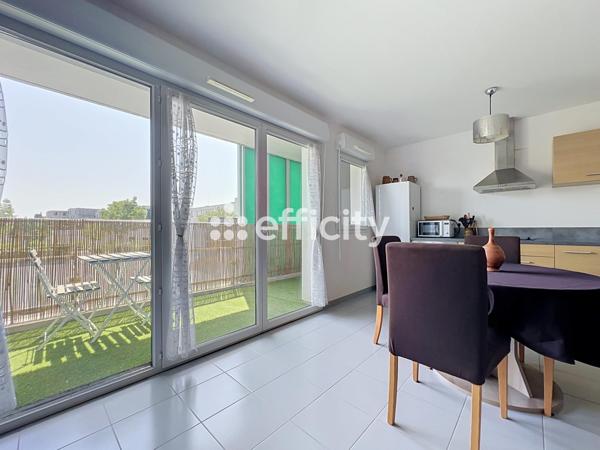 Appartement
         3 pièces
        - 61 m² 169 800 € *