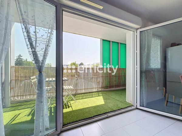 Appartement
         3 pièces
        - 61 m² 169 800 € *