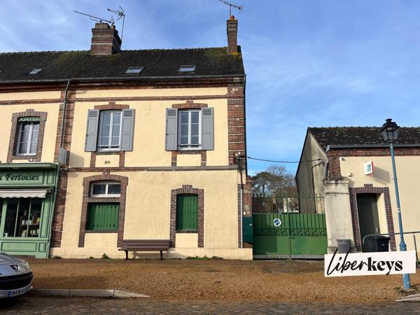 Immeuble de rapport – 2 appartements – 114 m² – Centre La Ferté-Vidame – Cour et jardin clos