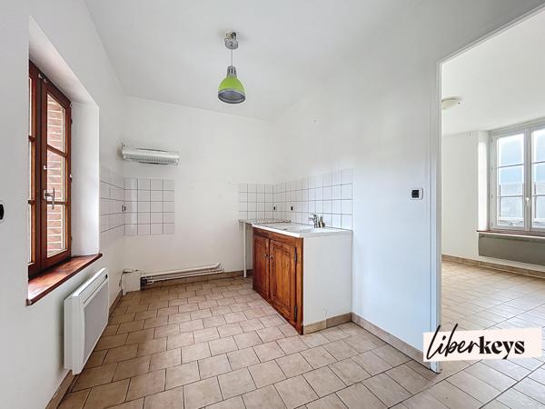 Immeuble de rapport – 2 appartements – 114 m² – Centre La Ferté-Vidame – Cour et jardin clos