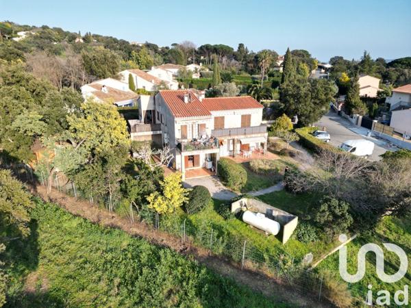 Maison 10 pièces de 235 m² à Grimaud (83310)