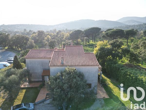Maison 10 pièces de 235 m² à Grimaud (83310)