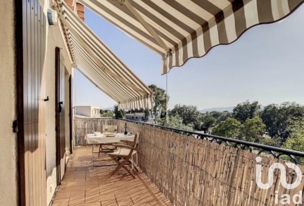 Maison 10 pièces de 235 m² à Grimaud (83310)