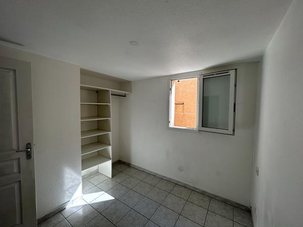 Maison 3 pièces, jardin, patio commun + place de parking et piscine collective