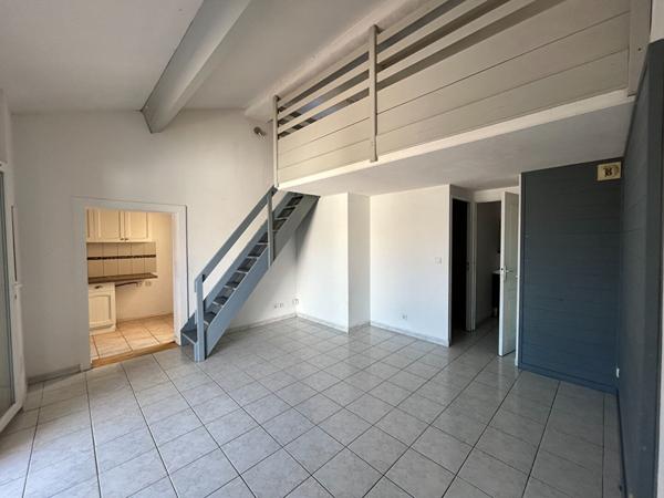 Maison 3 pièces, jardin, patio commun + place de parking et piscine collective