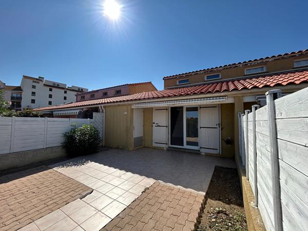 Maison 3 pièces, jardin, patio commun + place de parking et piscine collective