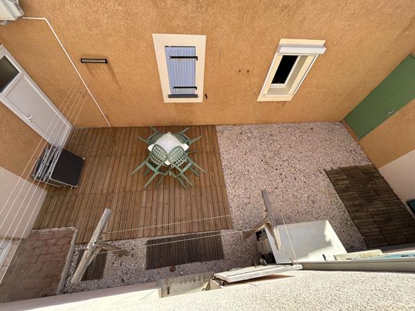 Maison 3 pièces, jardin, patio commun + place de parking et piscine collective