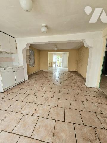 Maison avec grand terrain, garage & atelier-La Ville-aux-Bois-les-Pontavert (02160)