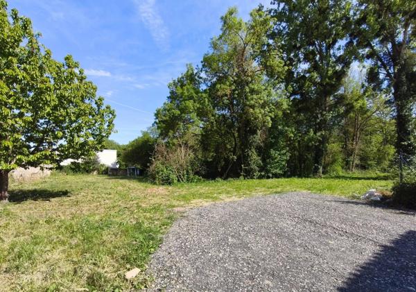 TERRAIN CONSTRUCTIBLE 1443 M² - MIGNE AUXANCES