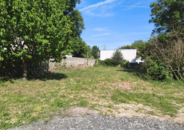 TERRAIN CONSTRUCTIBLE 1443 M² - MIGNE AUXANCES