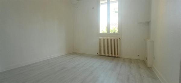 Maison T4 des années 50 avec grand Atelier et 2 grands garages