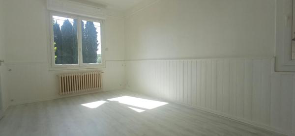 Maison T4 des années 50 avec grand Atelier et 2 grands garages