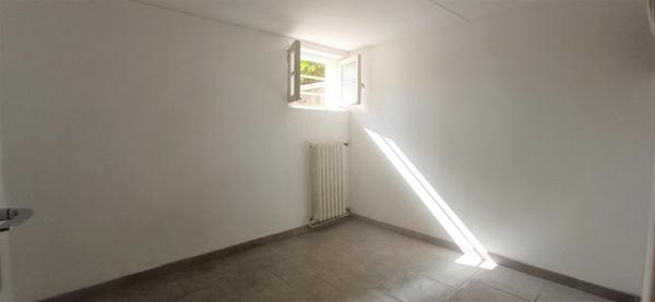 Maison T4 des années 50 avec grand Atelier et 2 grands garages