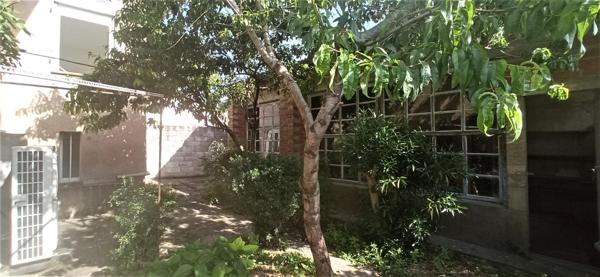 Maison T4 des années 50 avec grand Atelier et 2 grands garages