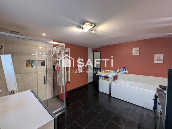 Maison individuelle 2 chambres + bureau - Grand jardin