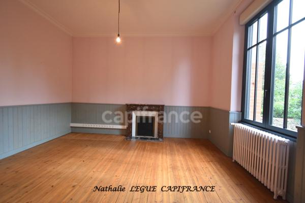 CHALLANS , ( 85 ) Vendée centre ville à vendre Maison vente à terme libre 123 m² , terrain 375 m² puits