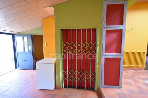 CHALLANS , ( 85 ) Vendée centre ville à vendre Maison vente à terme libre 123 m² , terrain 375 m² puits