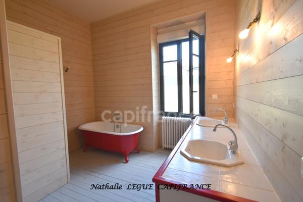 CHALLANS , ( 85 ) Vendée centre ville à vendre Maison vente à terme libre 123 m² , terrain 375 m² puits