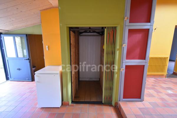 CHALLANS , ( 85 ) Vendée centre ville à vendre Maison vente à terme libre 123 m² , terrain 375 m² puits