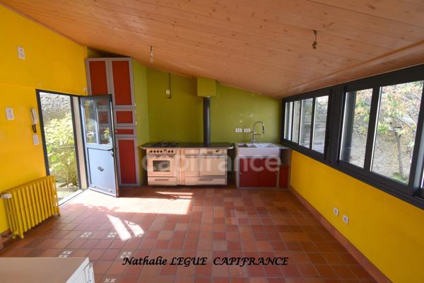 CHALLANS , ( 85 ) Vendée centre ville à vendre Maison vente à terme libre 123 m² , terrain 375 m² puits