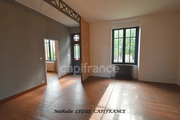 CHALLANS , ( 85 ) Vendée centre ville à vendre Maison vente à terme libre 123 m² , terrain 375 m² puits