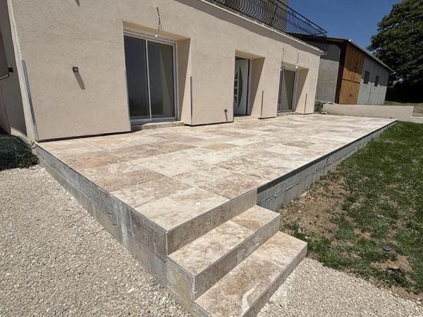 Appartement à louer à Chapelle-Villars (42410)