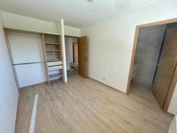 Appartement à louer à Chapelle-Villars (42410)