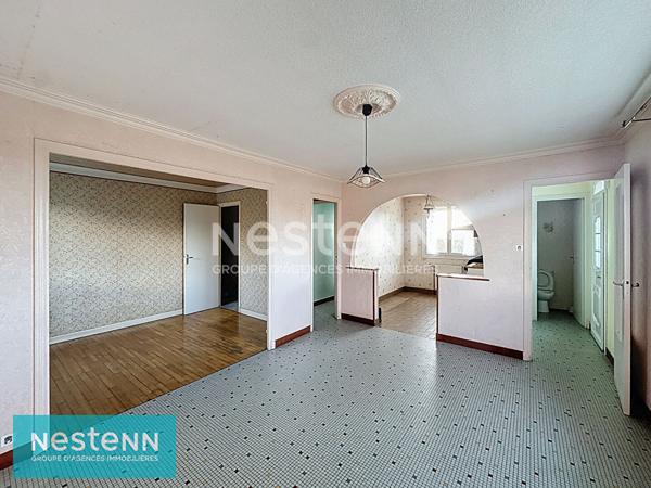Maison plein centre bourg de Plaintel, 3 chambres, beaux volumes sur sous-sol total !