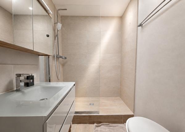 Studio 15m2 , calme et lumineux, rue Oberkampf