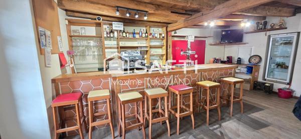 Immeuble pour investisseur ou projet commercial 290 m² comprenant 1 habitation et une surface commerciale réhabilitable en habitation.